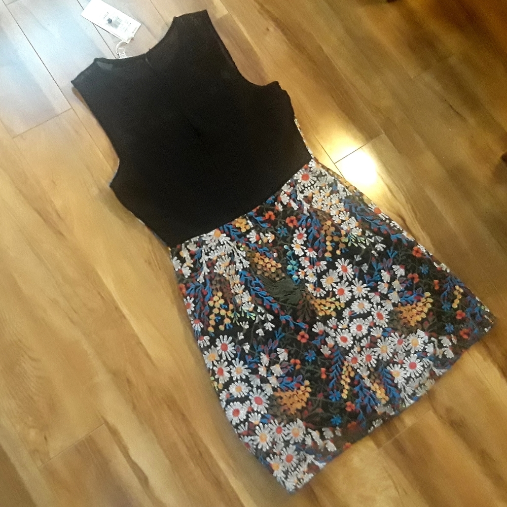 Lucy Paris Embroidered Dress - Picture 10 of 10